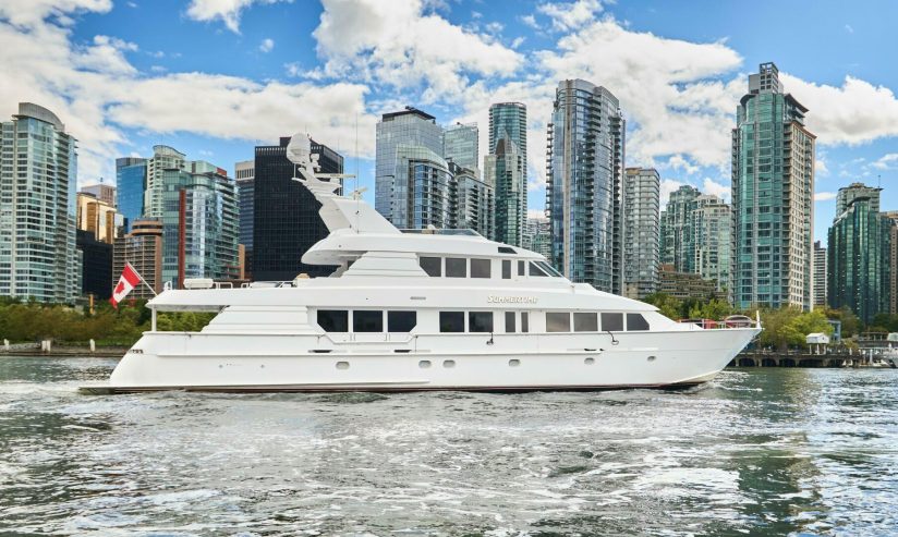 SUMMERTIME II | 1997 35.36m (115.98ft) Luxury Tri-Deck Motor Yacht built by renowned American shipyard HATTERAS YACHTS