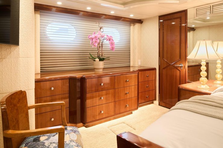 SUMMERTIME II | 1997 35.36m (115.98ft) Luxury Tri-Deck Motor Yacht built by renowned American shipyard HATTERAS YACHTS