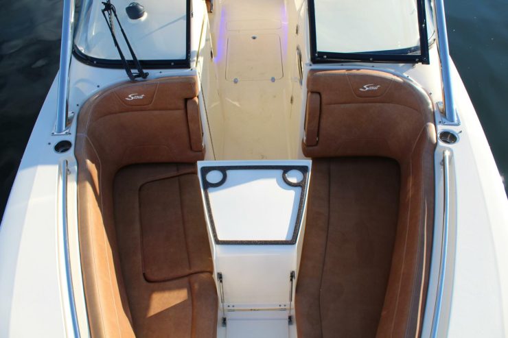 Scout | 2018 8.36m (27’5”) 275 Dorado Hard Top Sport Fisher Motor Yacht