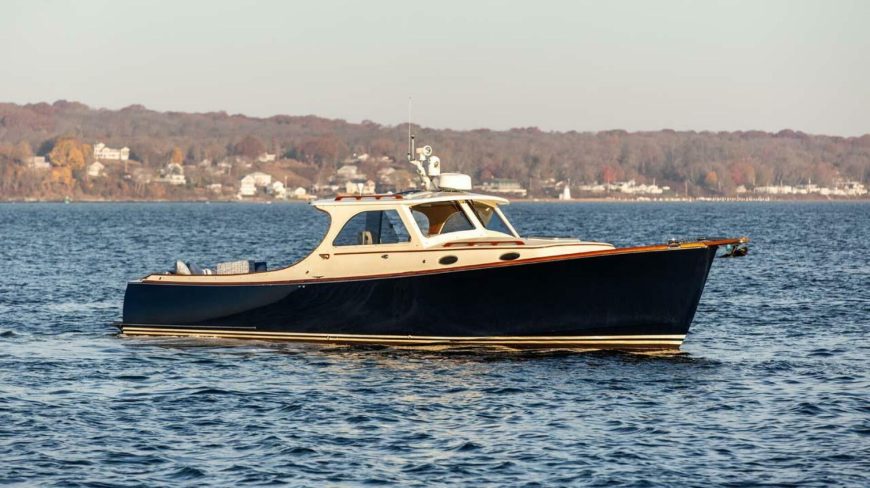 URBAN | 1997 11.1m (36.41ft) Classic Style Picnic Boat built by American shipyard Hinckley Yachts