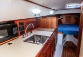 URBAN | 1997 11.1m (36.41ft) Classic Style Picnic Boat built by American shipyard Hinckley Yachts