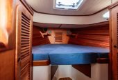 URBAN | 1997 11.1m (36.41ft) Classic Style Picnic Boat built by American shipyard Hinckley Yachts