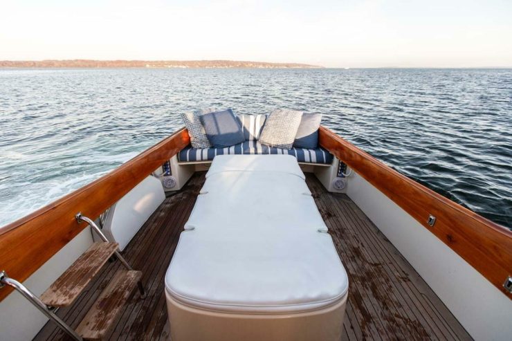 URBAN | 1997 11.1m (36.41ft) Classic Style Picnic Boat built by American shipyard Hinckley Yachts