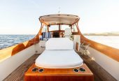 URBAN | 1997 11.1m (36.41ft) Classic Style Picnic Boat built by American shipyard Hinckley Yachts