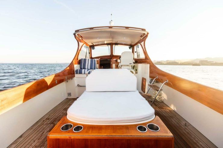 URBAN | 1997 11.1m (36.41ft) Classic Style Picnic Boat built by American shipyard Hinckley Yachts