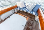 URBAN | 1997 11.1m (36.41ft) Classic Style Picnic Boat built by American shipyard Hinckley Yachts