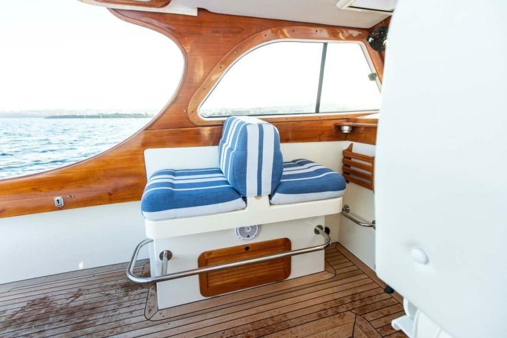 URBAN | 1997 11.1m (36.41ft) Classic Style Picnic Boat built by American shipyard Hinckley Yachts