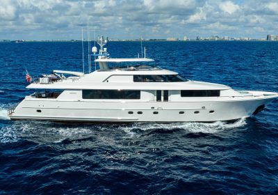 First-Light-2011-34.14m-111.98ft-Motor-Yacht-for-sale_YachtDealz45