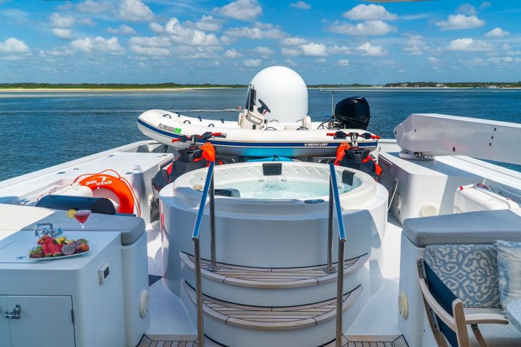 GALE WINDS | 1996 37.19m (121.98ft) Luxury Tri-Deck Flybridge Motor Yacht built by American shipyard DELTA MARINE