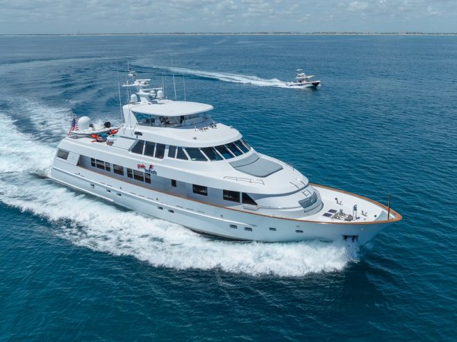 GALE WINDS | 1996 37.19m (121.98ft) Luxury Tri-Deck Flybridge Motor Yacht built by American shipyard DELTA MARINE