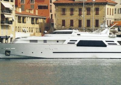 GAUDEAMUS-1996-35m-114.80ft-Motor-Yacht-for-sale_YachtDealz6