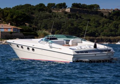 HAMMER-Magnum-60-Motor-Yacht-For-Sale-YachtDealz17