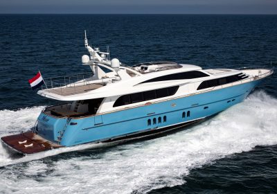 HELGA-2021-27.3m-89.54ft-Motor-Yacht-for-sale_YachtDealz11