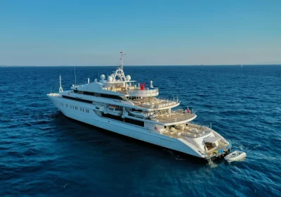 MOONLIGHT-II-2005-91.40m-299.79ft-Motor-Yacht-for-sale_YachtDealz48