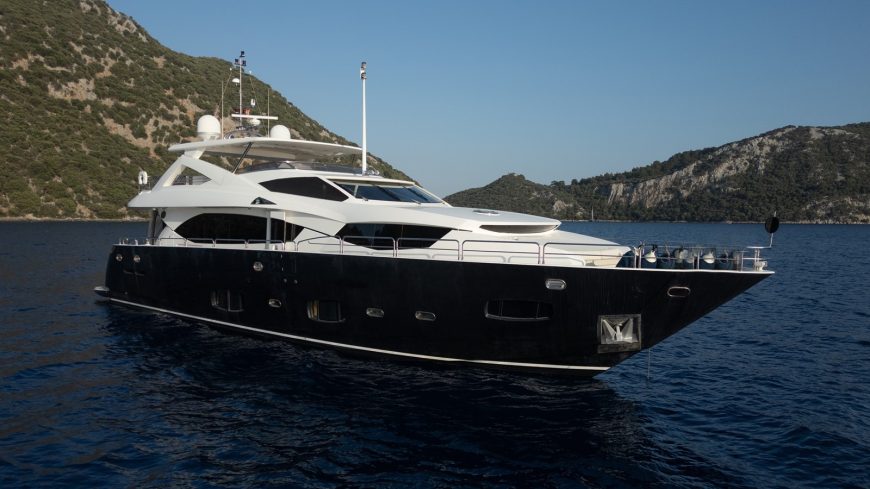 ROUND MIDNIGHT | 2001 29.8m (97.74ft) Luxury Raised Pilothouse Flybridge Motor Yacht built by British shipyard SUNSEEKER