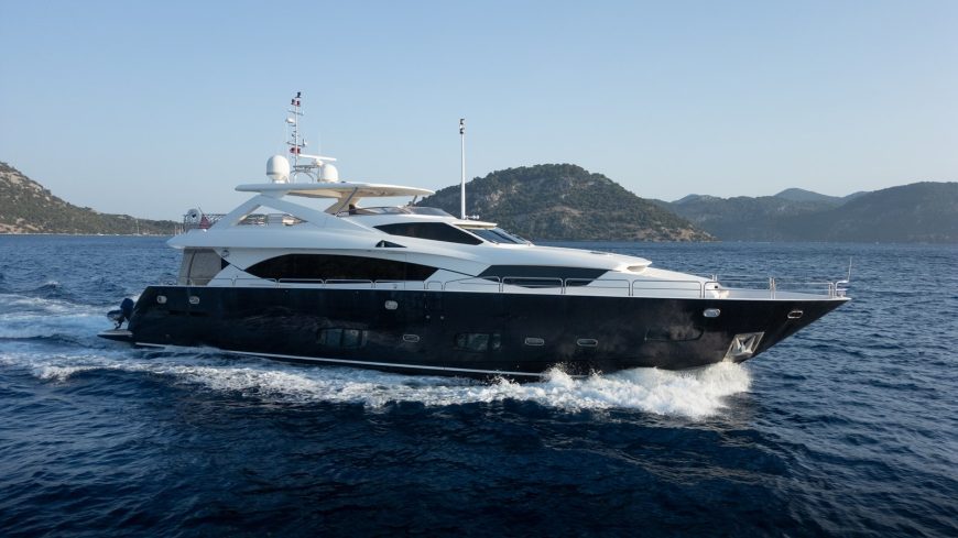 ROUND MIDNIGHT | 2001 29.8m (97.74ft) Luxury Raised Pilothouse Flybridge Motor Yacht built by British shipyard SUNSEEKER