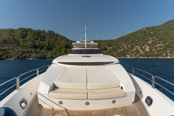 ROUND MIDNIGHT | 2001 29.8m (97.74ft) Luxury Raised Pilothouse Flybridge Motor Yacht built by British shipyard SUNSEEKER