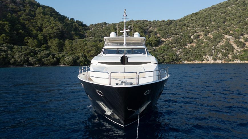 ROUND MIDNIGHT | 2001 29.8m (97.74ft) Luxury Raised Pilothouse Flybridge Motor Yacht built by British shipyard SUNSEEKER