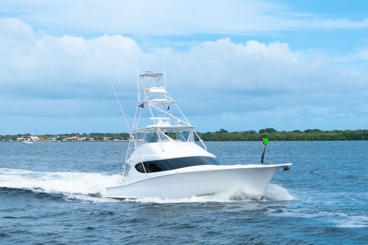 STEEL GROVE | 2010 18.24m (59.83ft) HATTERAS Sportfisher Motor Yacht