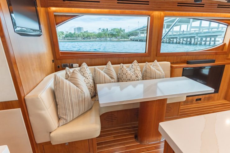 STEEL GROVE | 2010 18.24m (59.83ft) HATTERAS Sportfisher Motor Yacht