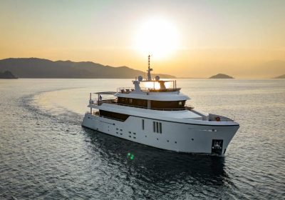 ICE-2023-24m-78.72ft-Explorer-Motor-Yacht-for-sale_YachtDealz2-1