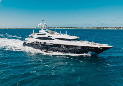 LADY-B-2008-52m-170.56ft-Motor-Yacht-for-sale_YachtDealz2