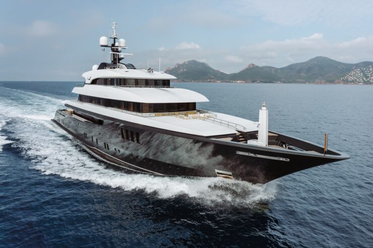 LOON | 2010 67.50m (221.40ft) Luxury Motor Yacht built by Dutch shipyard ICON YACHTS