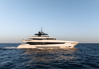 HALARA_2021-Mangusta-Oceanco-43-Motor-Yacht-for-sale_YachtDealz1