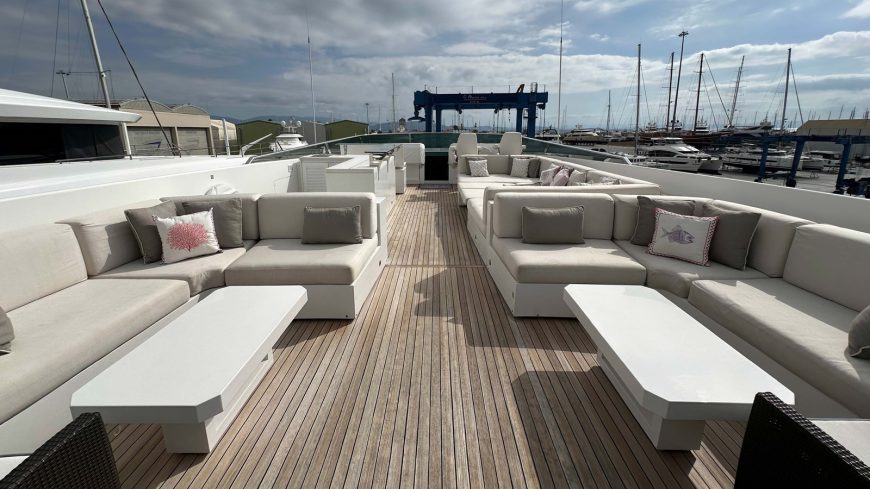 BLINK | 2009 41m (135ft) Flybridge Motor Yacht built by Cantieri di Pisa