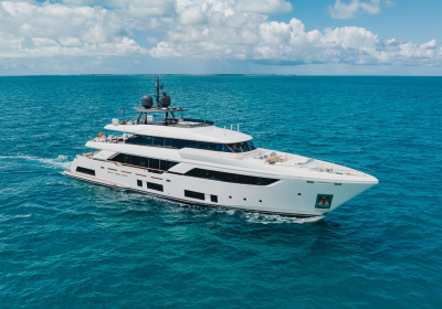 EROS-2019-Custom-Line-122ft-Navetta-37-Motor-Yacht-for-sale_YachtDealz21