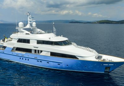 4PUPPIES-2003-40m130ft-Tri-deck-Motor-Yacht-for-sale_YachtDealz1