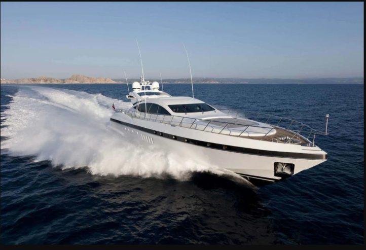 L’ESPERANCE | 2004 / 2021 28m (93ft) Mangusta 92 Series Sport Motor Yacht