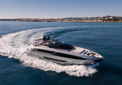 MAXIMUS-2021-98ft-30m-Riva-Corsaro-Series-Flybridge-Motor-Yacht-for-sale_YachtDealz2