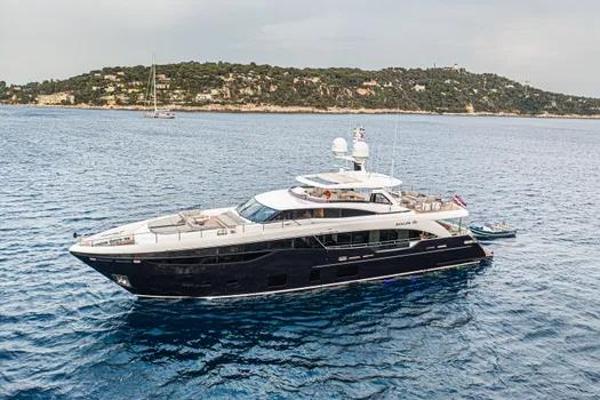 AVALON | 2018 35.15m (115′) Luxury Motor Yacht built by English shipyard Princess Yachts