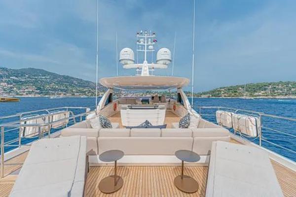 AVALON | 2018 35.15m (115′) Luxury Motor Yacht built by English shipyard Princess Yachts