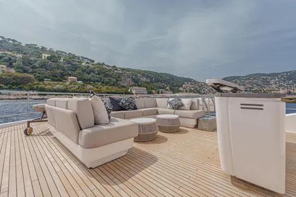 AVALON | 2018 35.15m (115′) Luxury Motor Yacht built by English shipyard Princess Yachts