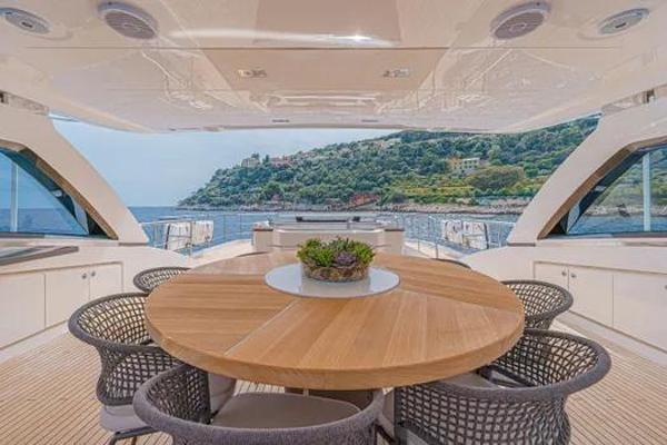 AVALON | 2018 35.15m (115′) Luxury Motor Yacht built by English shipyard Princess Yachts