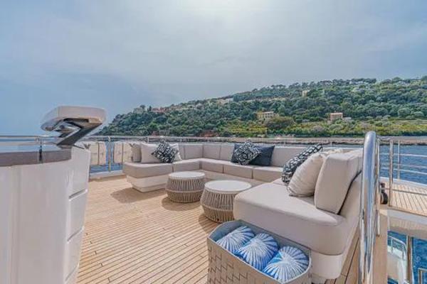 AVALON | 2018 35.15m (115′) Luxury Motor Yacht built by English shipyard Princess Yachts