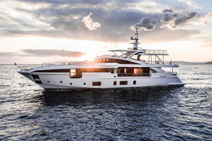 IRYNA | 2019 35m (115′) Luxury Motor Yacht built by Italian shipyard Azimut