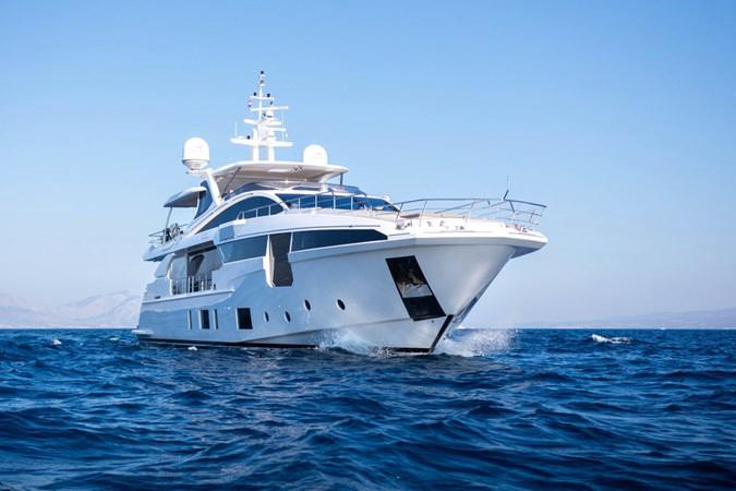 IRYNA | 2019 35m (115′) Luxury Motor Yacht built by Italian shipyard Azimut