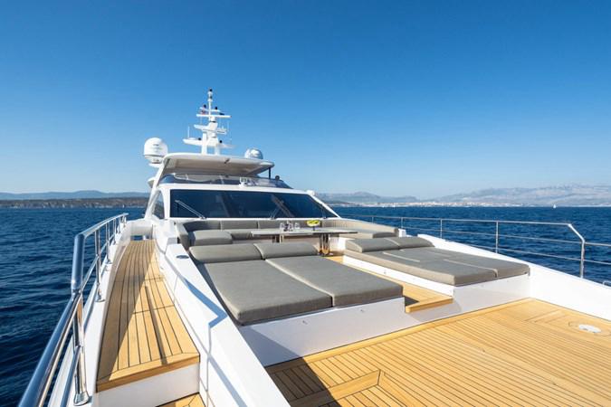 IRYNA | 2019 35m (115′) Luxury Motor Yacht built by Italian shipyard Azimut