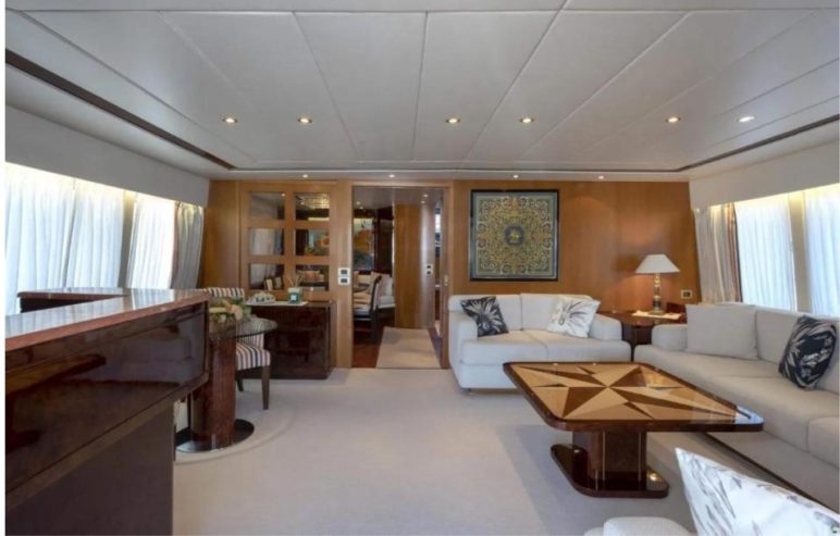 FALCO | 1995 24m (79′) Luxury Motor Yacht built by Italian shipyard Codecasa