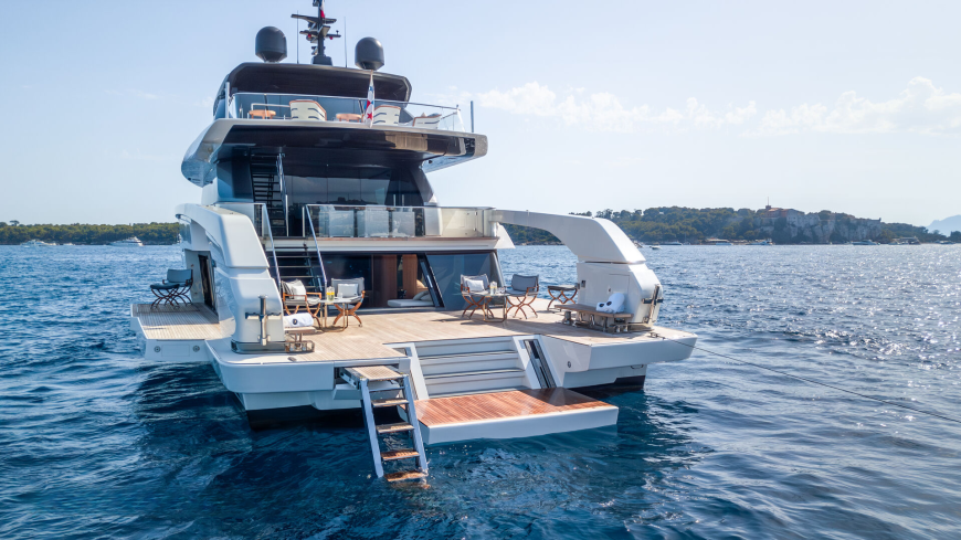 H | 2022 SX112 34.16m (112′) Luxury Motor Yacht built by Italian shipyard Sanlorenzo