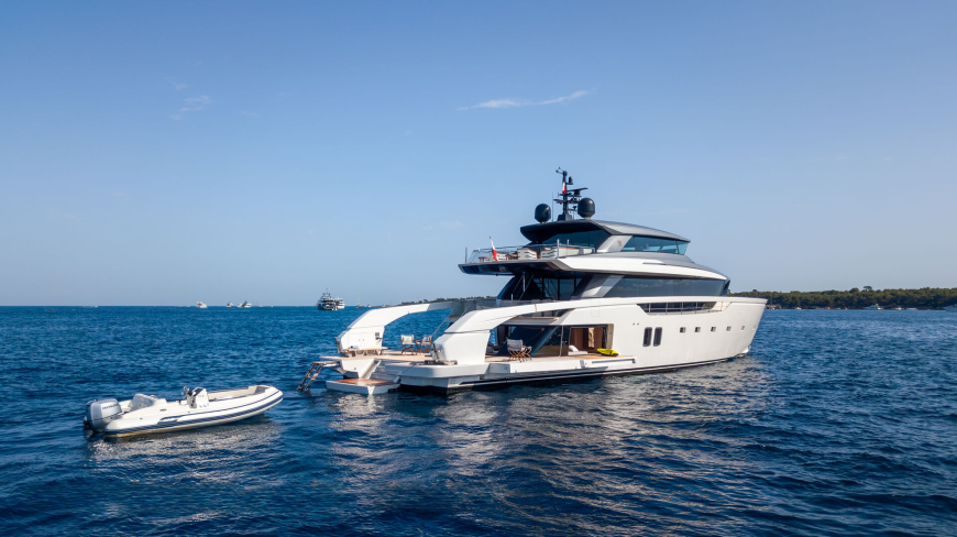 H | 2022 SX112 34.16m (112′) Luxury Motor Yacht built by Italian shipyard Sanlorenzo